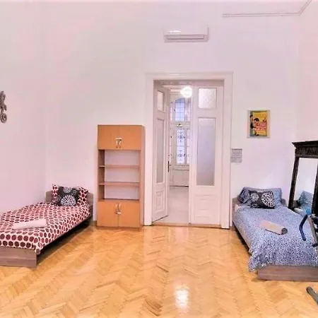 Universal Hostel