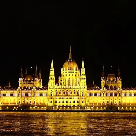 Universal * Budapest