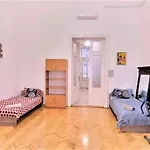 Universal Hostal